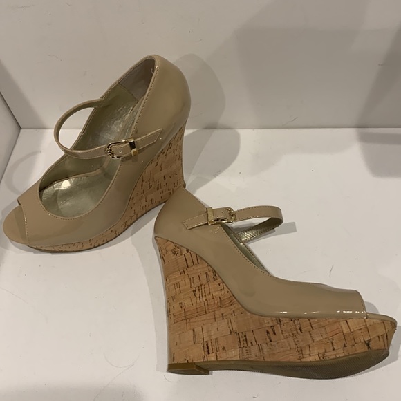 GUESS Nude Tan Platform Wedge Heel Patent Peep Toe Cork Sandal Ankle Strap - Picture 2 of 16